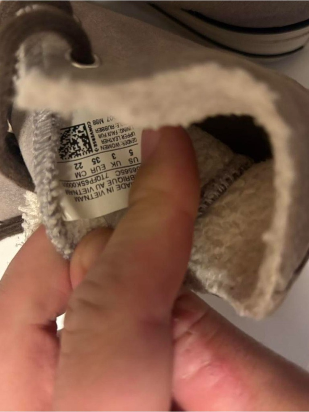 Converse fur lined high top sneakers in beige and brown - Picture 3 of 6